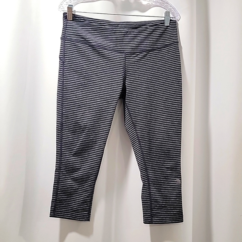 ✨️ MPG Crop Leggings Large H36